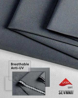 152 cm breed Stretch Lycra stof met 72% gerecycled materiaal en 28% Xtra Life Lycra